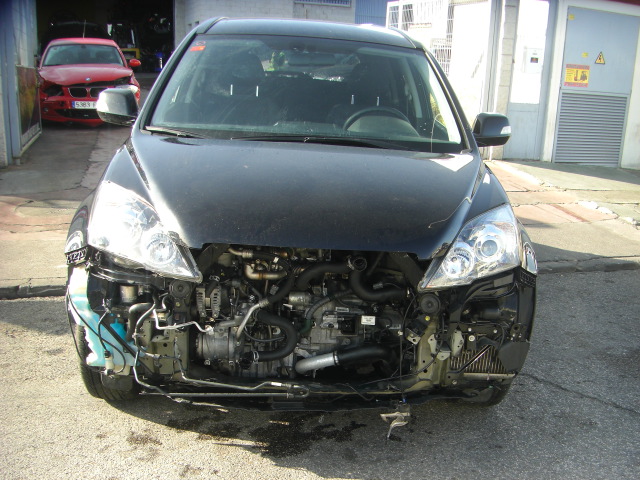 accidentado.vehiculo con golpe delantero y trasero,arrancando y andando,airbags ok,cd,clima,tempomat..