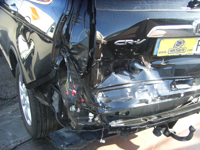 accidentado.vehiculo con golpe delantero y trasero,arrancando y andando,airbags ok,cd,clima,tempomat..