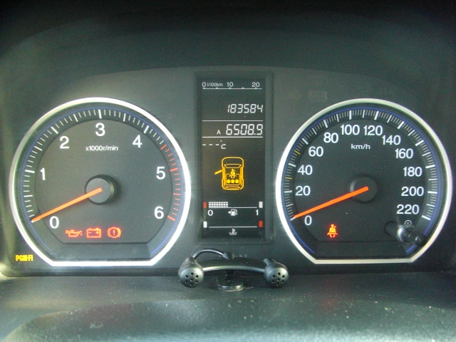 accidentado.vehiculo con golpe delantero y trasero,arrancando y andando,airbags ok,cd,clima,tempomat..