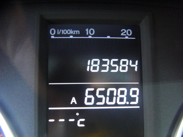 accidentado.vehiculo con golpe delantero y trasero,arrancando y andando,airbags ok,cd,clima,tempomat..