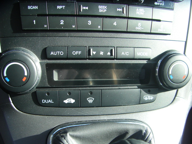 accidentado.vehiculo con golpe delantero y trasero,arrancando y andando,airbags ok,cd,clima,tempomat..