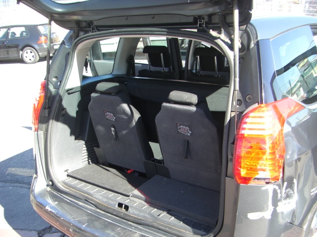 PEUGEOT 5008 1.6 HDI 7 PLAZAS