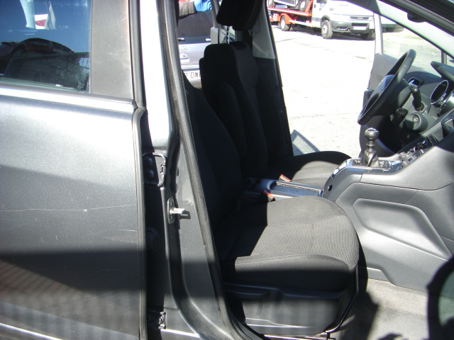 PEUGEOT 5008 1.6 HDI 7 PLAZAS