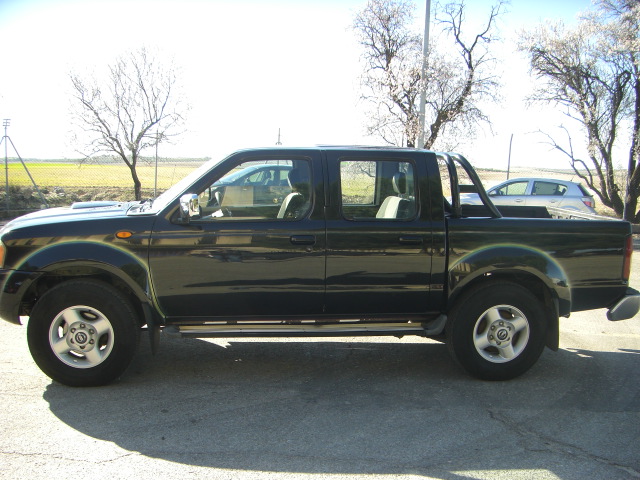 NISSAN PIC-KUP DOBLE CABINA 2.5 T 133CV 