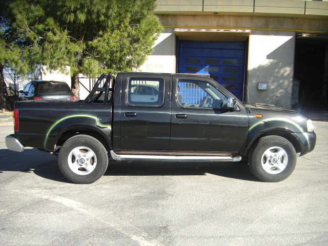 NISSAN PIC-KUP DOBLE CABINA 2.5 T 133CV 