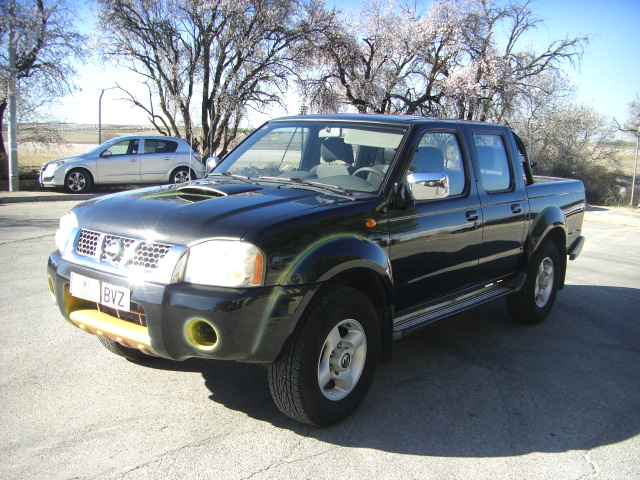 NISSAN PIC-KUP DOBLE CABINA 2.5 T 133CV 