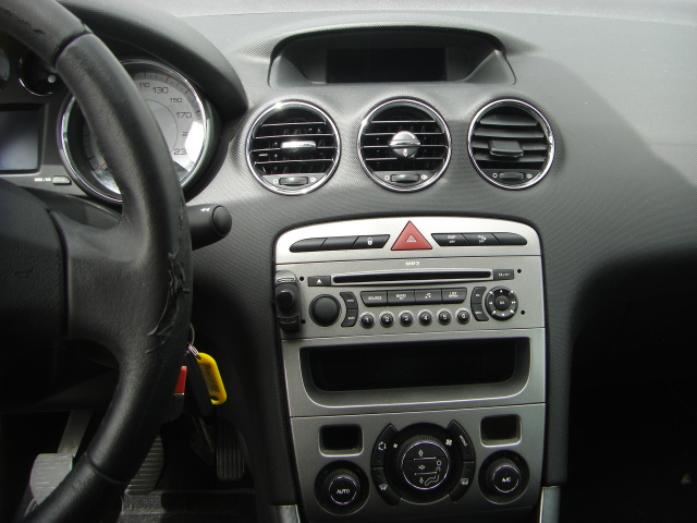 PEUGEOT 308 SW PREMIUN 1.6 HDI 110CV 7 PLAZAS