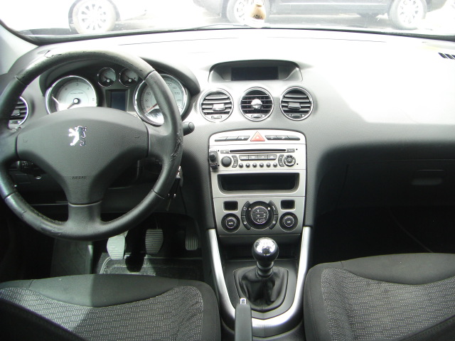 PEUGEOT 308 SW PREMIUN 1.6 HDI 110CV 7 PLAZAS