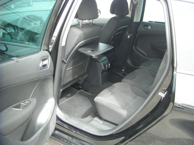 PEUGEOT 308 SW PREMIUN 1.6 HDI 110CV 7 PLAZAS