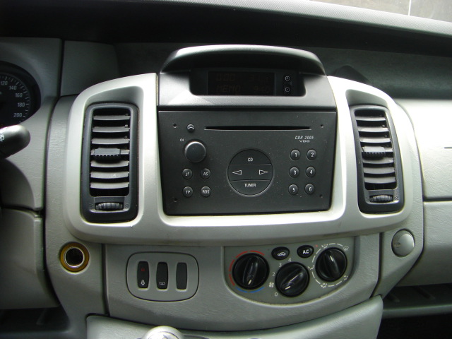 OPEL VIVARO 1.9 DCI 100CV KOMBI 6 PLAZAS