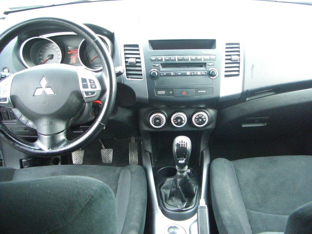 MITSUBISHI OUTLANDER 2.0 DID 140CV 4X4 7 PLAZAS