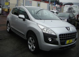 PEUGEOT 3008 PREMIUM 1.6 HDI 110CV PEUGEOT 3008 PREMIUM 1.6 HDI 110CV