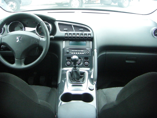 PEUGEOT 3008 PREMIUM 1.6 HDI 110CV