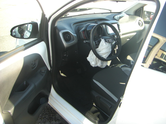 TOYOTA AYGO X PLAY 1.0 I 69CV AUTOMATICO