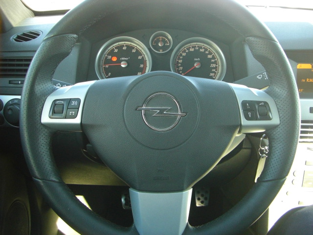 OPEL ASTRA GTC i 1.6 105CV