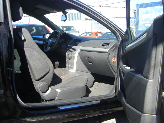 OPEL ASTRA GTC i 1.6 105CV