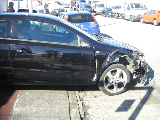 OPEL ASTRA GTC i 1.6 105CV