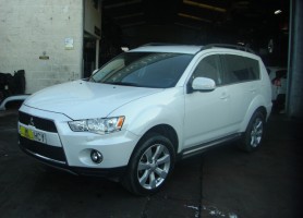 MITSUBISHI OUTLANDER 2.2 DID 176CV 7 PLAZAS MITSUBISHI OUTLANDER 2.2 DID 176CV 7 PLAZAS