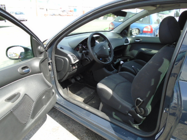 PEUGEOT 206 + 1.4 I 75CV