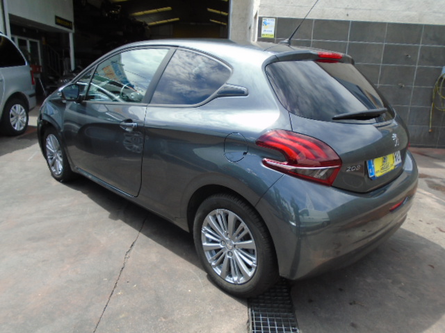 PEUGEOT 208  BLUE STYLE 1.6 HDI 100CV 