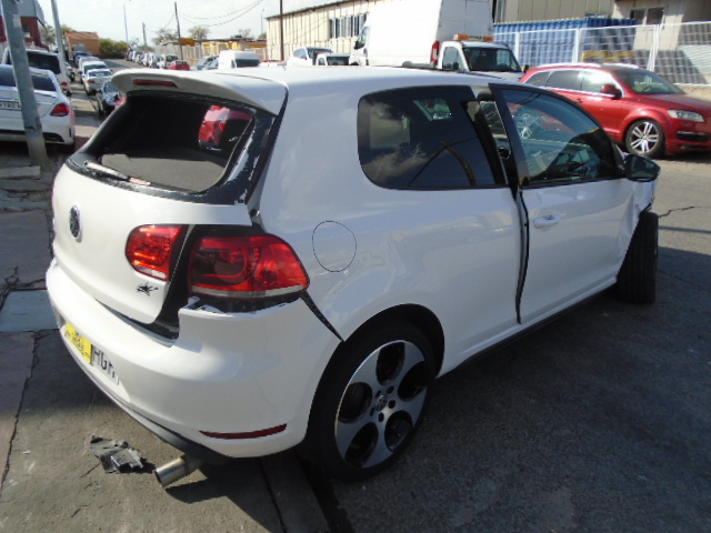 VOLKSWAGEN GOLF GTI 2.0 TFSI 210CV