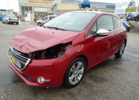 PEUGEOT 208 ALLURE 1.6 HDI 92CV PEUGEOT 208 ALLURE 1.6 HDI 92CV
