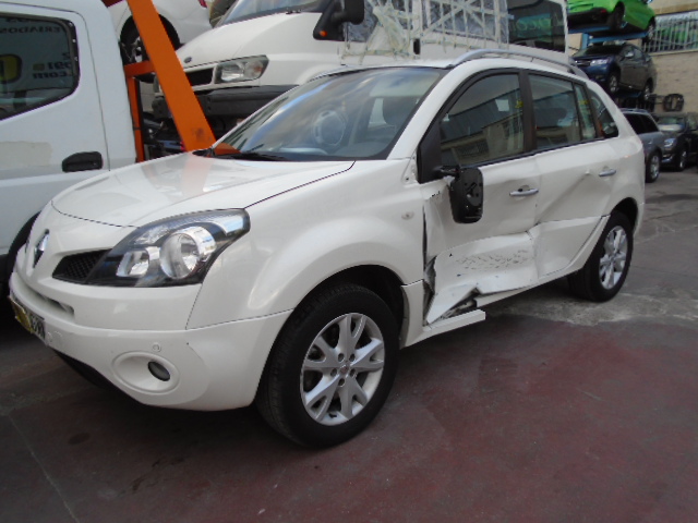 vehiculo con golpe en lateral izquierdo,arranca y anda solo saltado airbags cortina y asiento lado golpe,cd,clima,volante multi funcion,4x4.