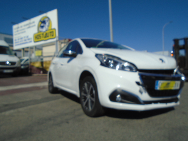 PEUGEOT 208 ALLURE INYECCION 110CV PURE TECH