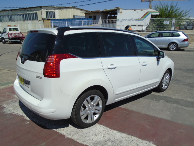 PEUGEOT 5008 2.0 HDI 136CV 7PLAZAS