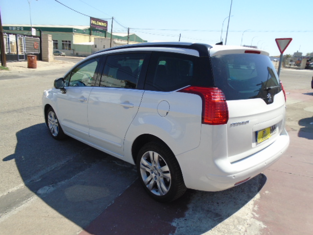 PEUGEOT 5008 2.0 HDI 136CV 7PLAZAS