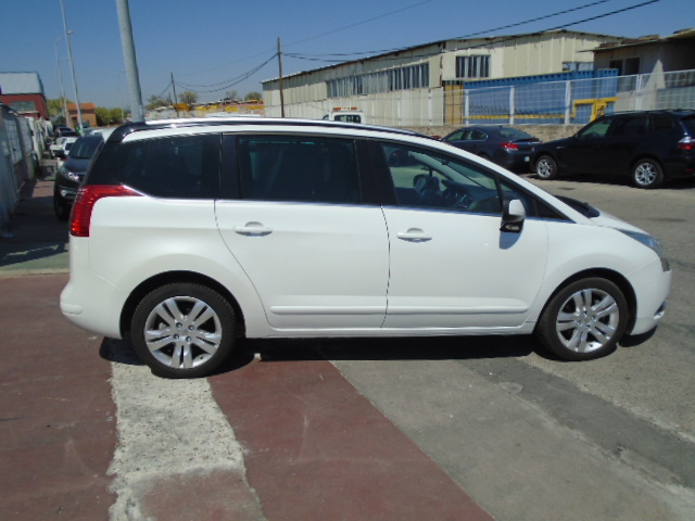 PEUGEOT 5008 2.0 HDI 136CV 7PLAZAS