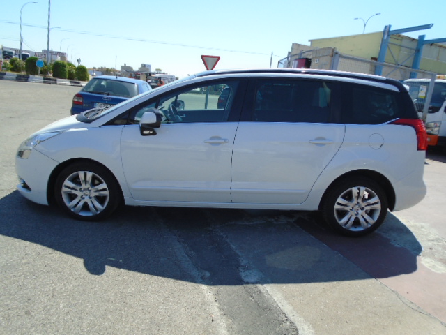 PEUGEOT 5008 2.0 HDI 136CV 7PLAZAS