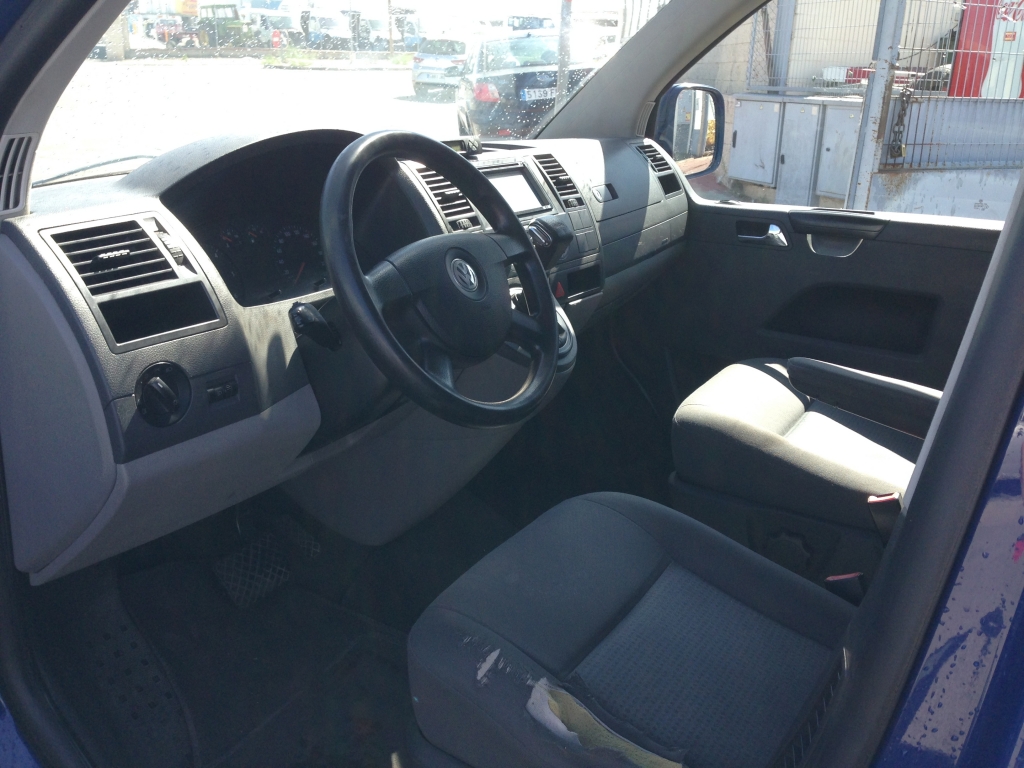 VW CARAVELLE 2.5 TDI AUTO 8 PLAZAS