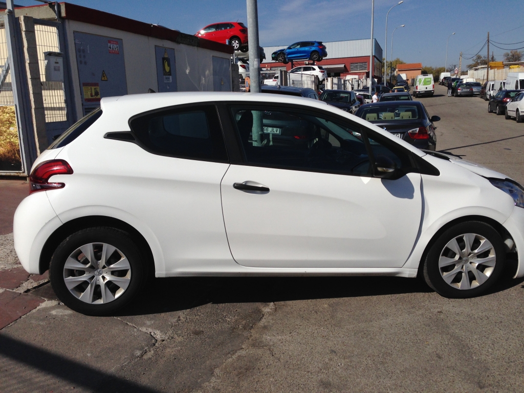 PEUGEOT 208 1.4 HDI 75CV