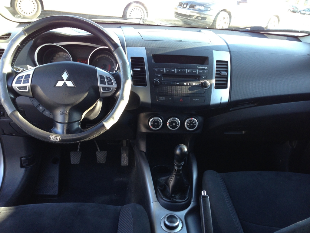 MITSUBISHI OUTLANDER 2.0 CRD 140CV 4X4 7 PLAZAS