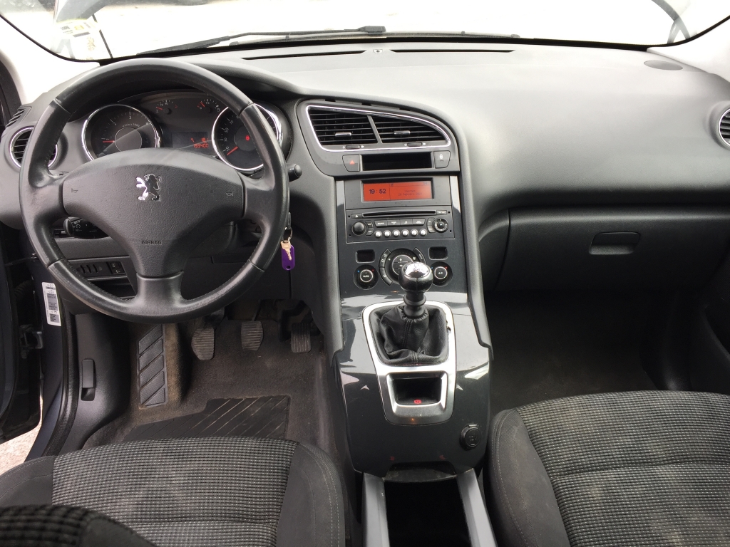 PEUGEOT 5008 1.6 HDI 112CV 7 PLAZAS