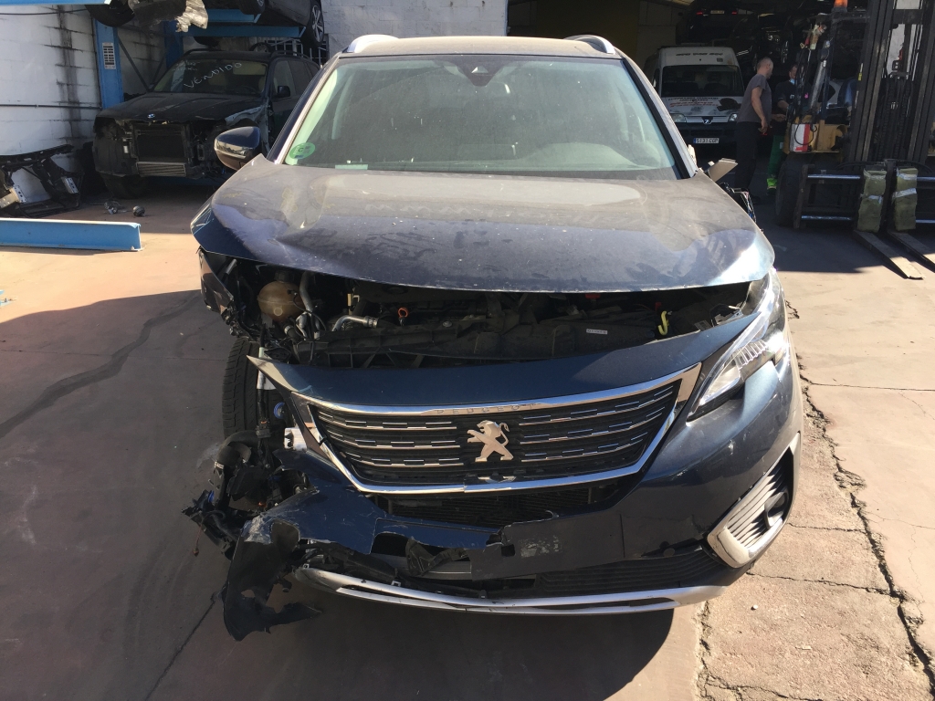 PEUGEOT 5008 1.5 HDI 130CV