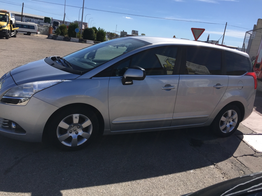 PEUGEOT 5008 1.6 HDI 112CV 