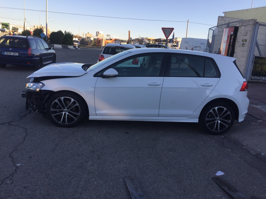 VOLKSWAGEN GOLF VII 2.0 TDI 140CV R-LINE