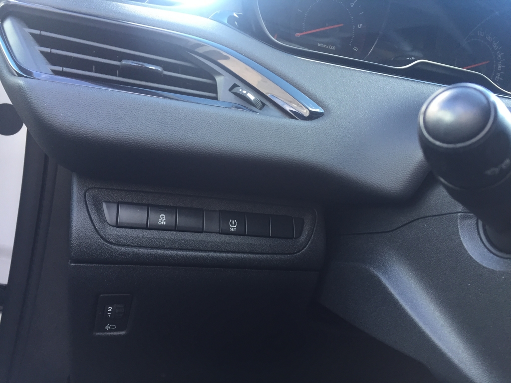 PEUGEOT 208 1.4 HDI 68CV