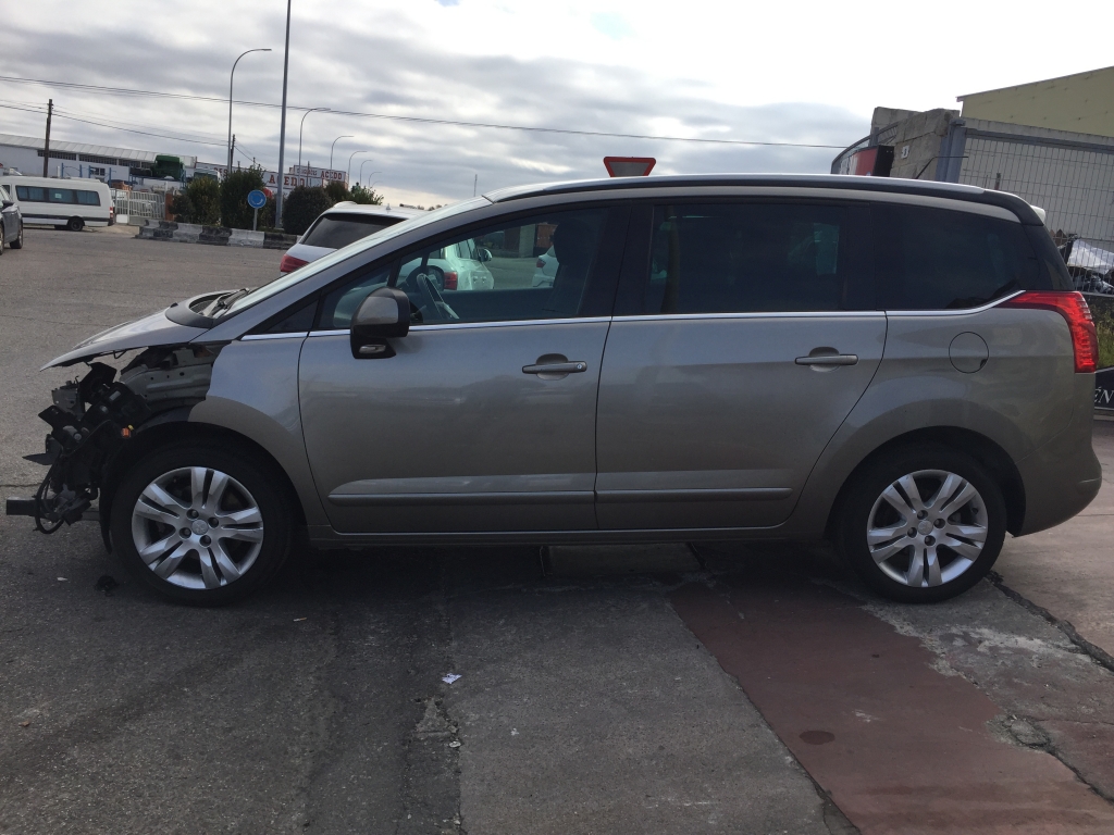 PEUGEOT 5008 1.6 HDI 120CV 7 PLAZAS