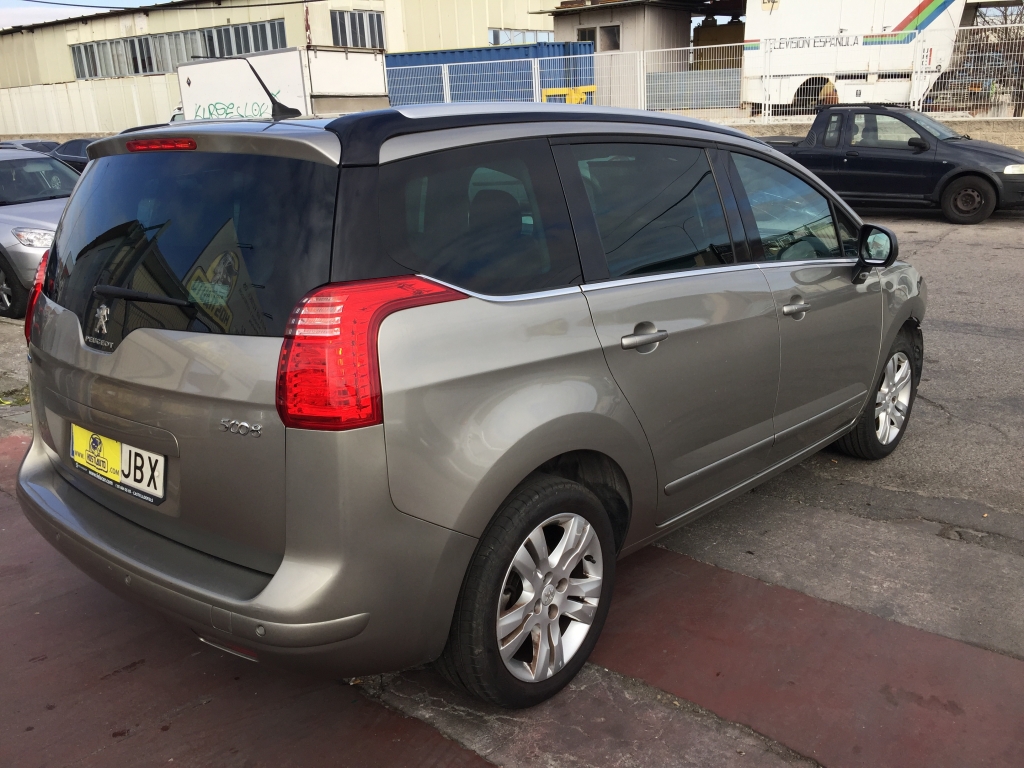 PEUGEOT 5008 1.6 HDI 120CV 7 PLAZAS