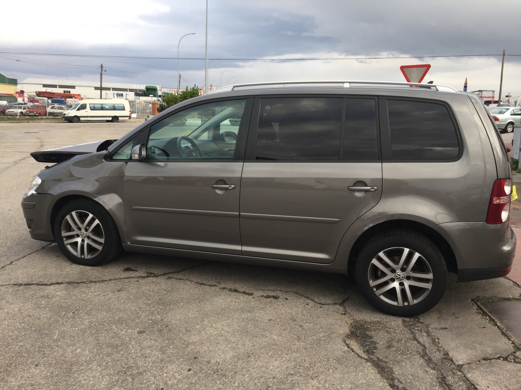 VOLKSWAGEN TOURAN DSG 2.0 TDI 140CV 