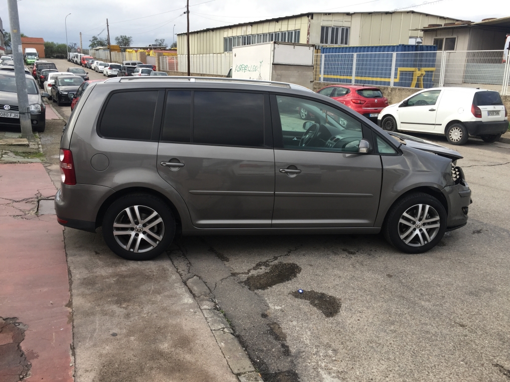 VOLKSWAGEN TOURAN DSG 2.0 TDI 140CV 