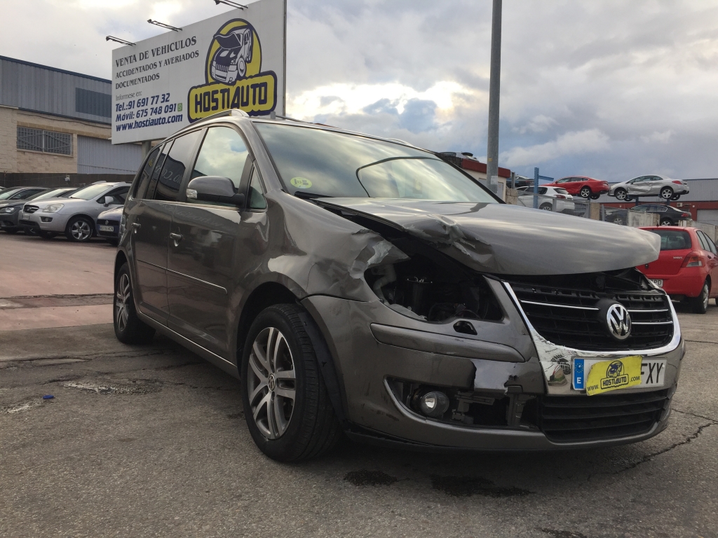 VOLKSWAGEN TOURAN DSG 2.0 TDI 140CV 