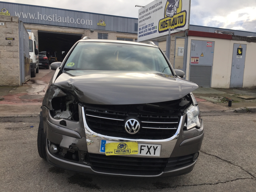 VOLKSWAGEN TOURAN DSG 2.0 TDI 140CV 