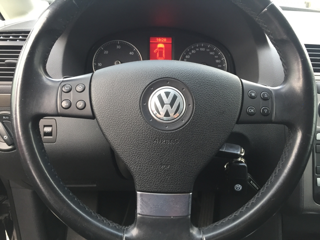 VOLKSWAGEN TOURAN DSG 2.0 TDI 140CV 