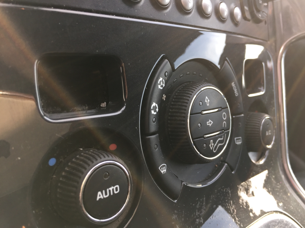 PEUGEOT 3008 1.6 HDI 110CV