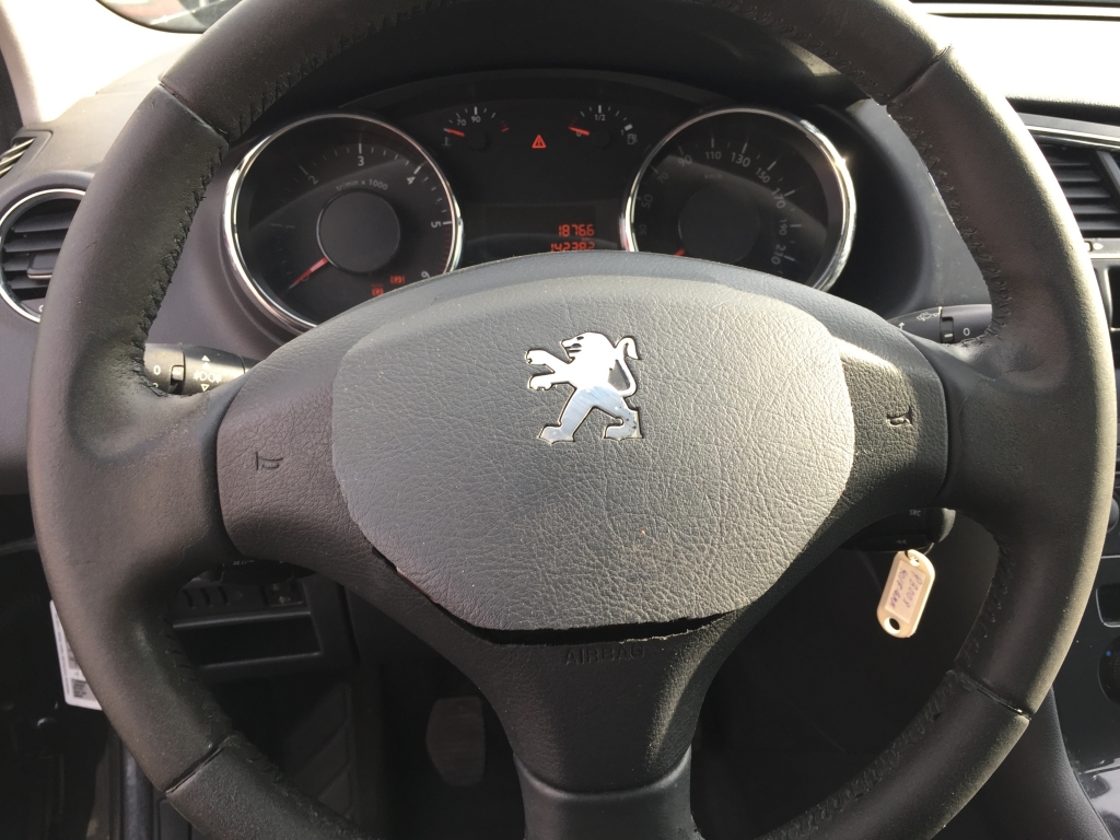 PEUGEOT 3008 1.6 HDI 110CV