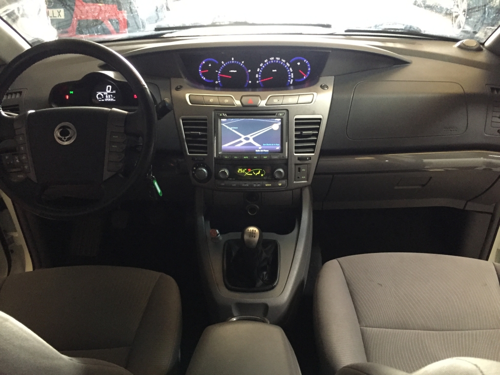 SSANGYONG RODIUS 2.0 D 155CV 7 PLAZAS